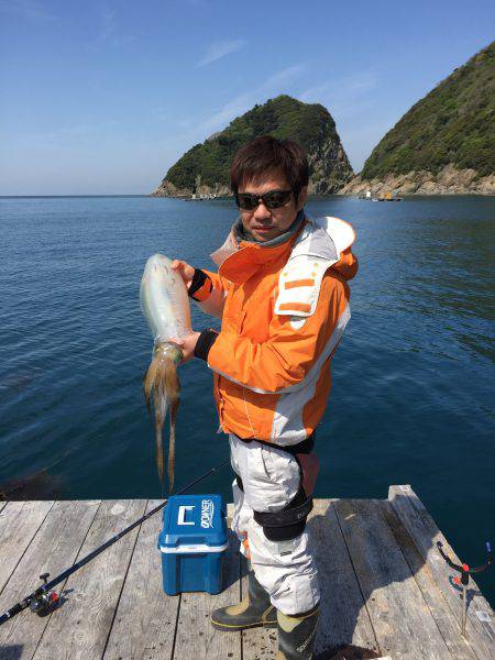 今日は久しぶり二、新居君とアオリイカ釣り