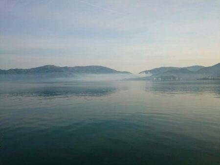 栗田湾辺りで釣りをする。