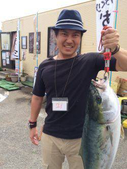 和歌山マリーナシティ海洋釣り堀でブリ★
