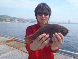須磨海釣り公園　投げ釣りでカレイ32cm