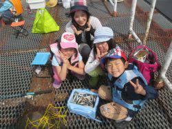 尼崎市立魚つり公園 連日イワシ回遊中♪