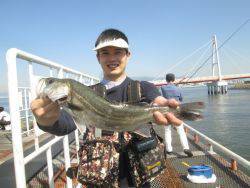 尼崎市立魚つり公園　ウキ釣りでハネ