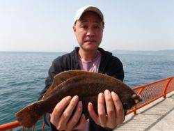 神戸市立平磯海づり公園　投げ釣りでカレイ