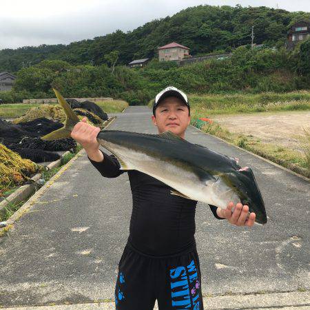 ショアジギングでブリ