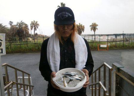 大阪南港海釣り公園　イワシ、アジほか