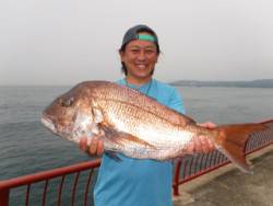 神戸市立平磯海づり公園　マダイ 	69㎝