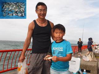 神戸市立平磯海づり公園 ファミリーで豆アジ…