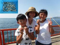 神戸市立平磯海づり公園　サビキでアジ