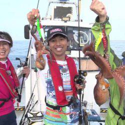 伊丹章・永田まりのタッグで明石の船タコ釣りに挑戦！【カンパリムービー】