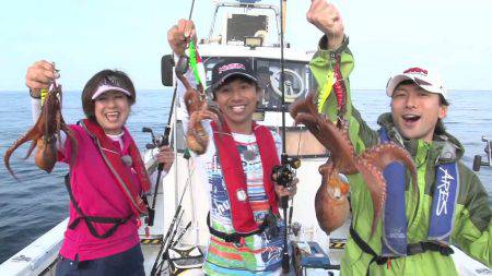 伊丹章・永田まりのタッグで明石の船タコ釣りに挑戦！【カンパリムービー】