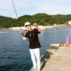 ショアジギングでエソ&サビキで豆アジ