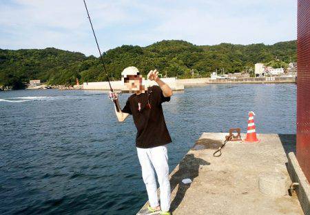 ショアジギングでエソ&サビキで豆アジ
