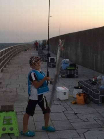 爆釣!ファミリーでタチウオワインド