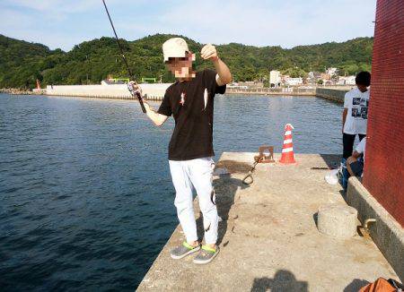 ショアジギングでエソ&サビキで豆アジ