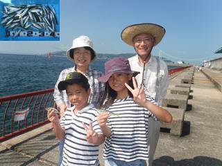神戸市立平磯海づり公園　サビキでアジ、イワ…