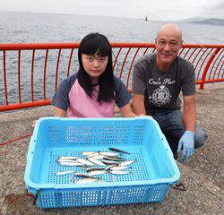 神戸市立須磨海づり公園　ウキ釣りでアジ、イワシ