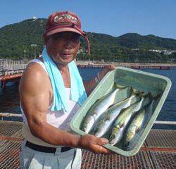 神戸市立須磨海づり公園　カラバリでハマチ