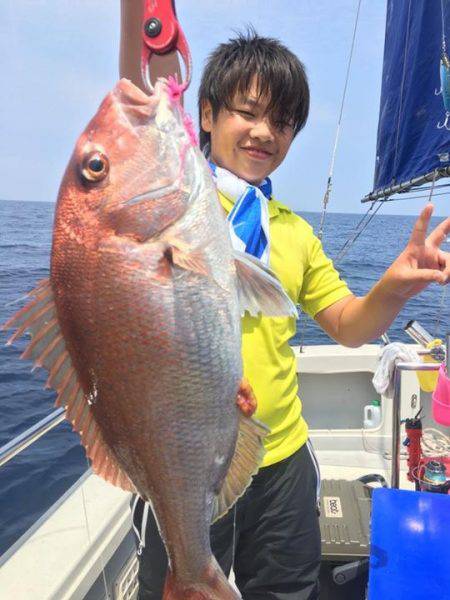 デカ オニカサゴ、真鯛、獲ったど〜