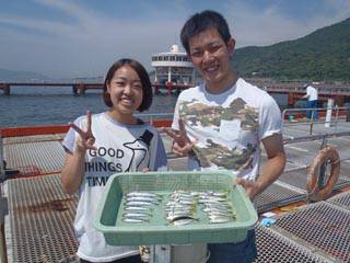 神戸市立須磨海づり公園　サビキでアジ、イワ…