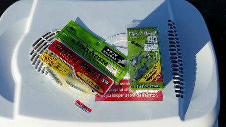 兵庫突堤、フラッシュJ初使用でタチウオ2匹。