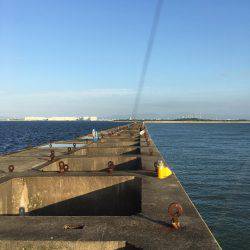 台風後の南港新波止