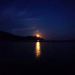 肌寒いサーフへ