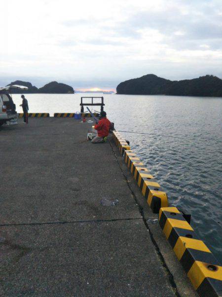 大潟岸壁テンヤでタチウオ