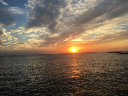 豪雨の海上釣り堀、大人の金魚すくい
