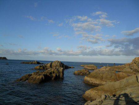 強風の中、磯でアオリイカのヤエン釣り