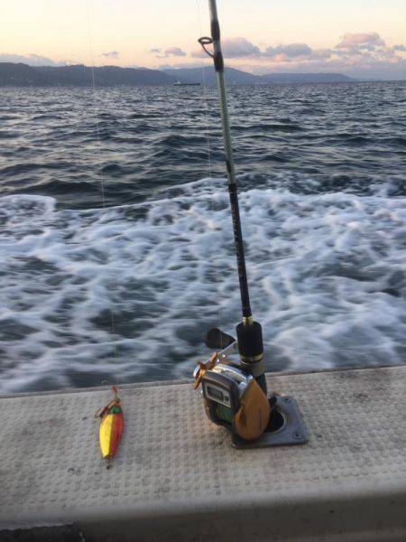 爆風荒波の中ジギング船釣行