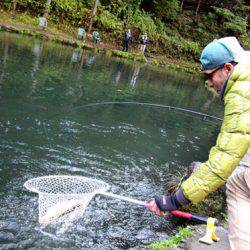 小菅トラウトガーデン 釣果
