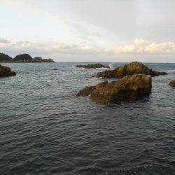 強風の中、磯でアオリイカのヤエン釣り