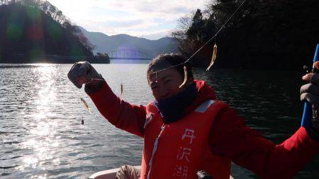 丹沢湖で今シーズン最後のボートワカサギ