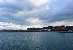 昼間は手堅く穴釣りで。