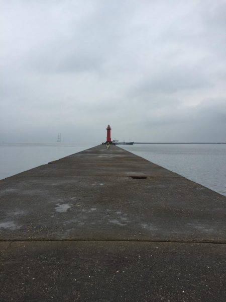 雨の中で投げ釣り