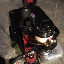 満潮で荒れてました。