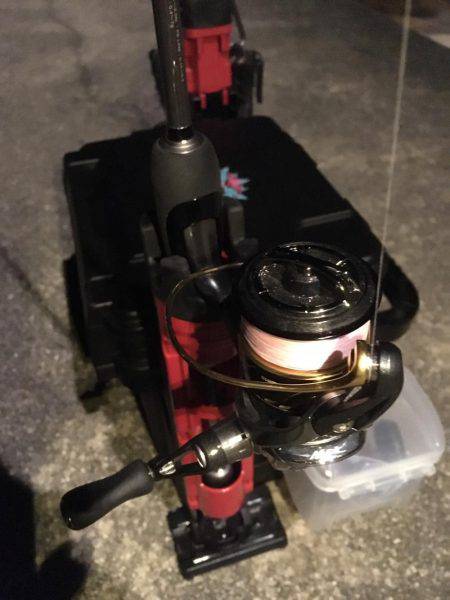 満潮で荒れてました。