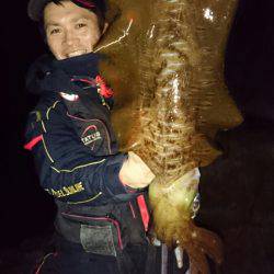 アオリイカに燃えすぎ注意！？平常心でデカイカに臨もう【角田裕介氏連載記事浮きアオリイカ釣り 第5弾】