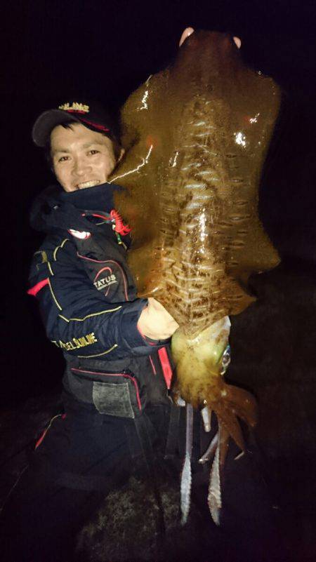 アオリイカに燃えすぎ注意！？平常心でデカイカに臨もう【角田裕介氏連載記事浮きアオリイカ釣り 第5弾】