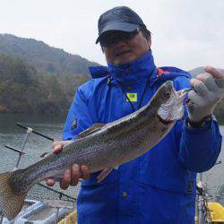 フィッシングレイクたかみや 釣果