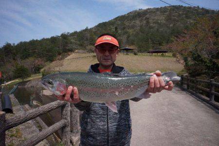 フィッシングレイクたかみや 釣果