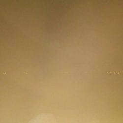 強風の中でリグ調査