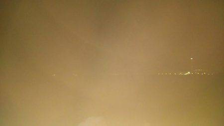 強風の中でリグ調査