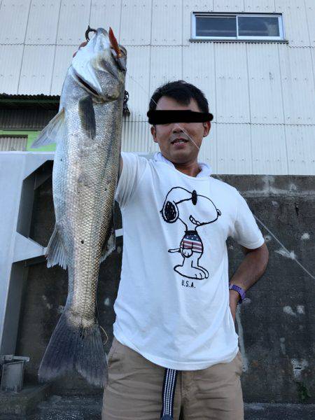 四日市港手前運河にて