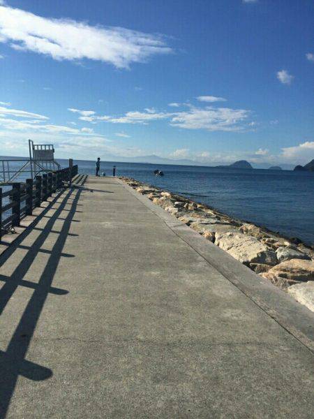 片添浜北の突堤にてかご釣り