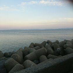 テトラで穴釣り