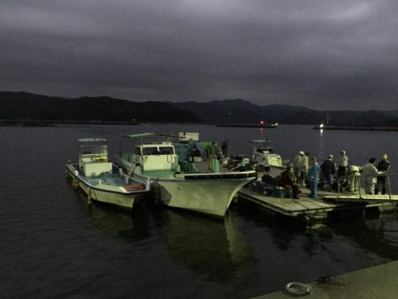 海上釣堀辨屋にて