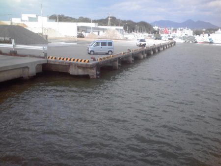 強風と濁流海水