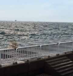 爆風の中、なんとか