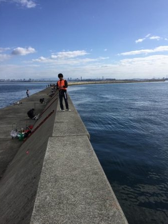 朝一、人人人…